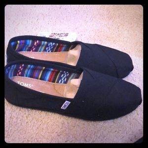 Black on black Toms